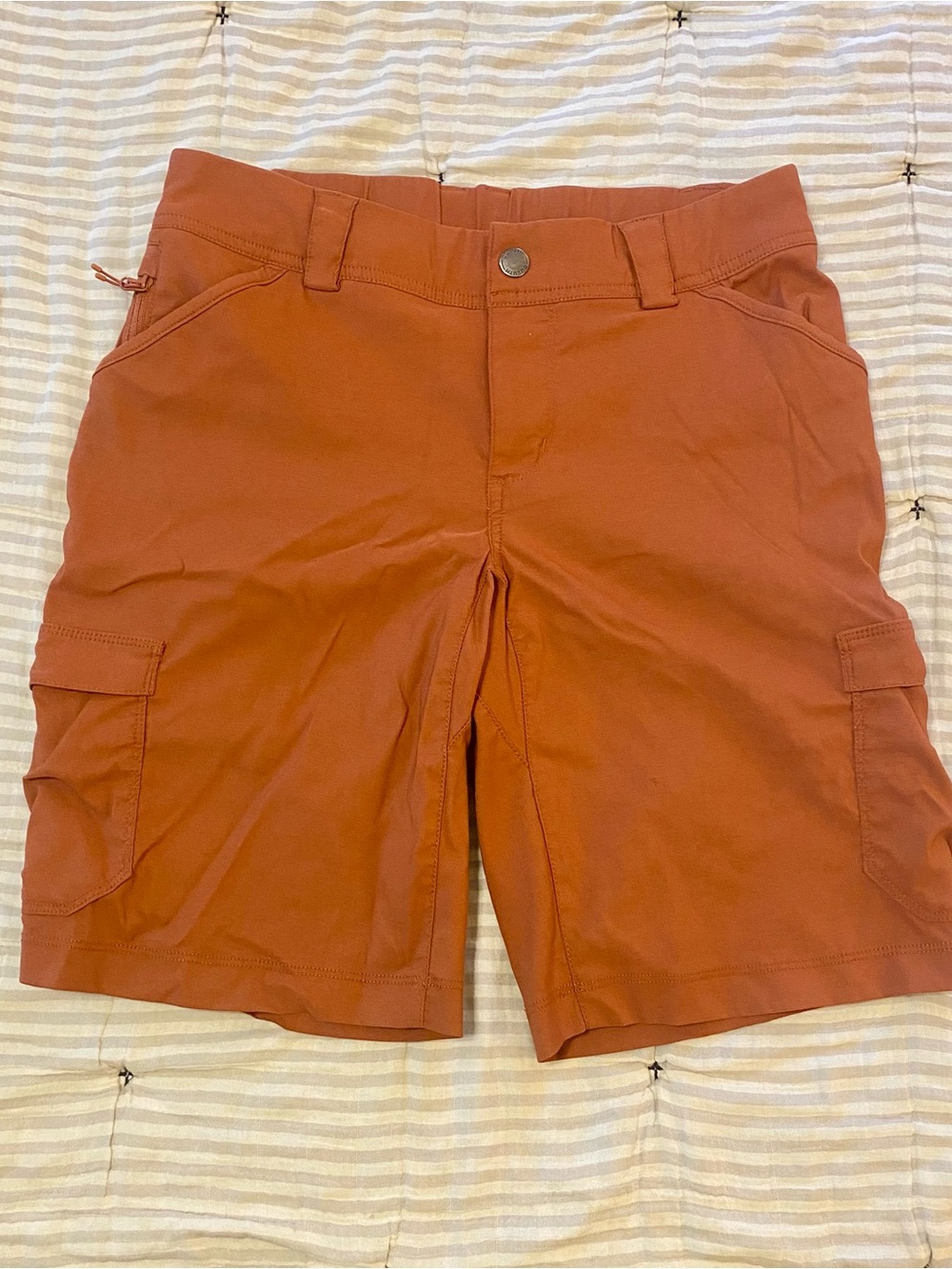 Duluth Trading Company burnt orange tech cargo shorts, EUC